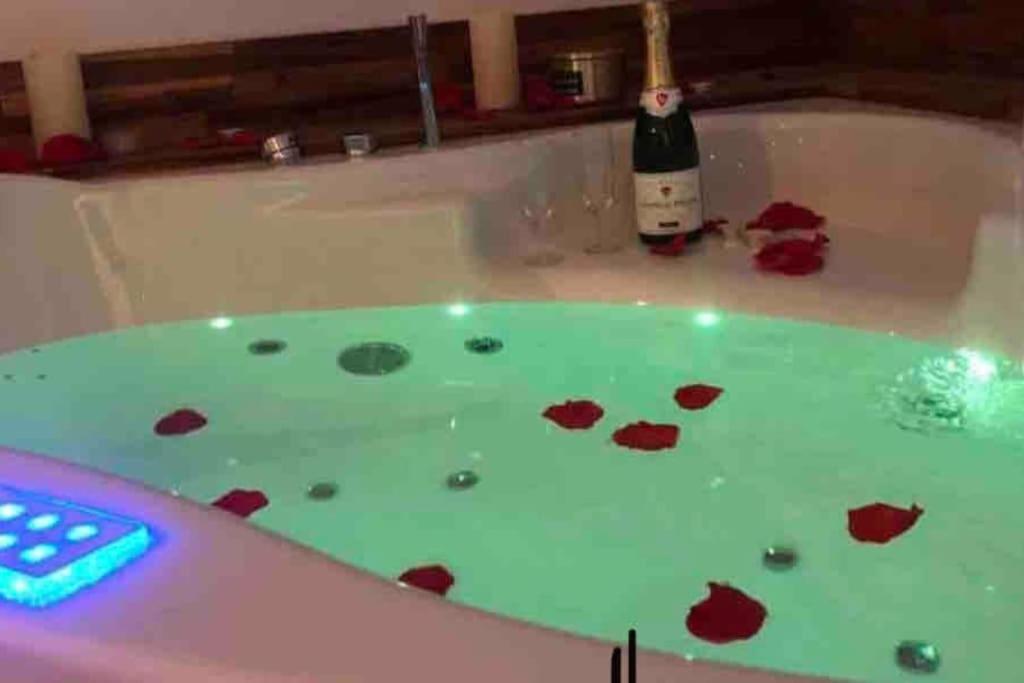 Sejour Detente Au Coeur De Macon Spa,Cine,Bouteille Offerte Exteriér fotografie